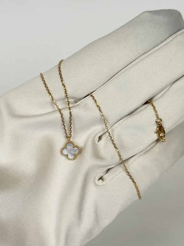 Van Cleef & Arpels SWEET ALHAMBRA PENDANT VCARF69100 3